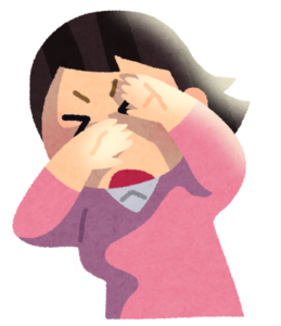 まぶしくて目を覆う女性